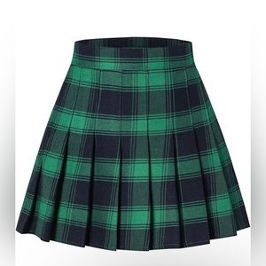 Green plaid pleated skirt, NEVER WORN, size 4/6(Small)